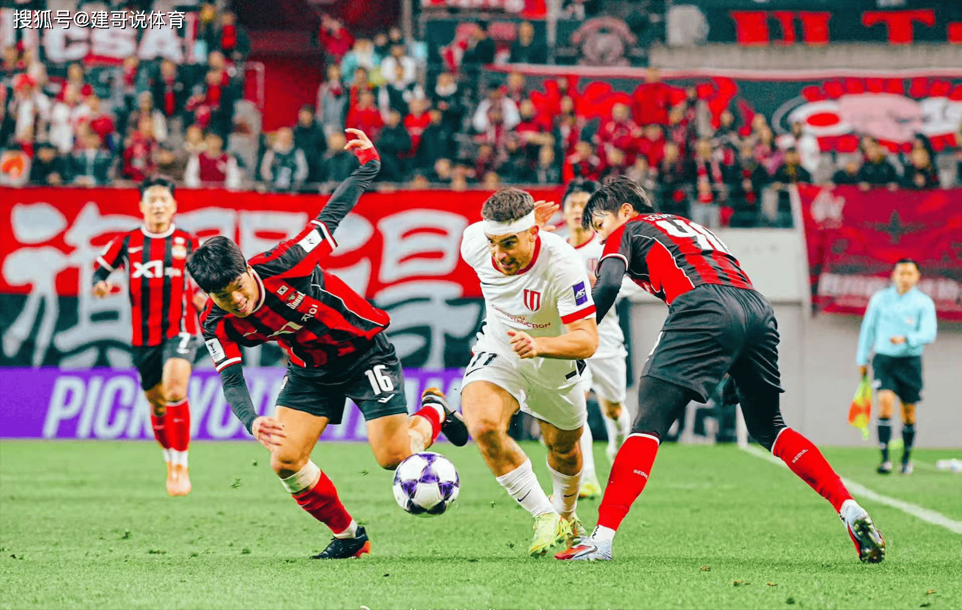 风云突变纽卡斯尔赛前官宣签约阿斯顿维拉集结日更衣室发声，成都蓉城围绕亚冠主帅复盘直接炸裂(成都蓉城新帅提前跟巴西新援签约)