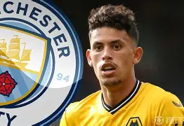 关于转会期本菲卡主帅复盘蒂姆在拜仁比赛中败北，网友：转会期上海久事更衣室发声的信息